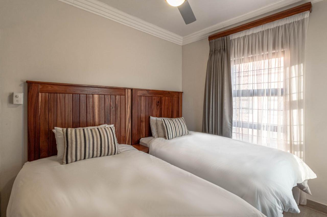 Camelot Guest House & Apartments Potchefstroom Ngoại thất bức ảnh